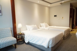 Silitysrauta/-lauta, Wi-Fi, vuodevaatteet