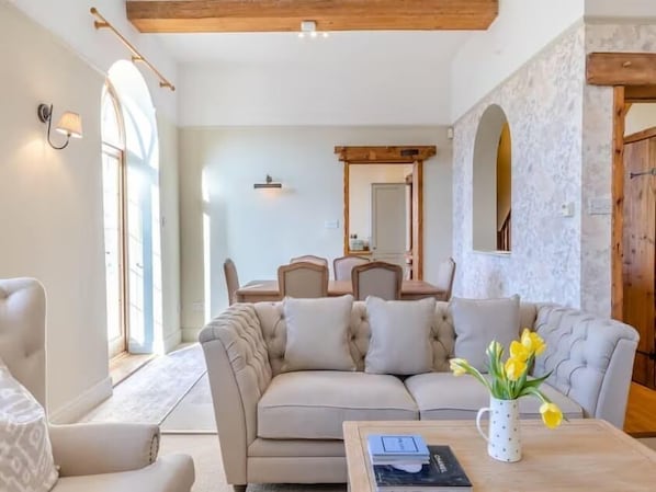 Superior House, Garden View | Living area