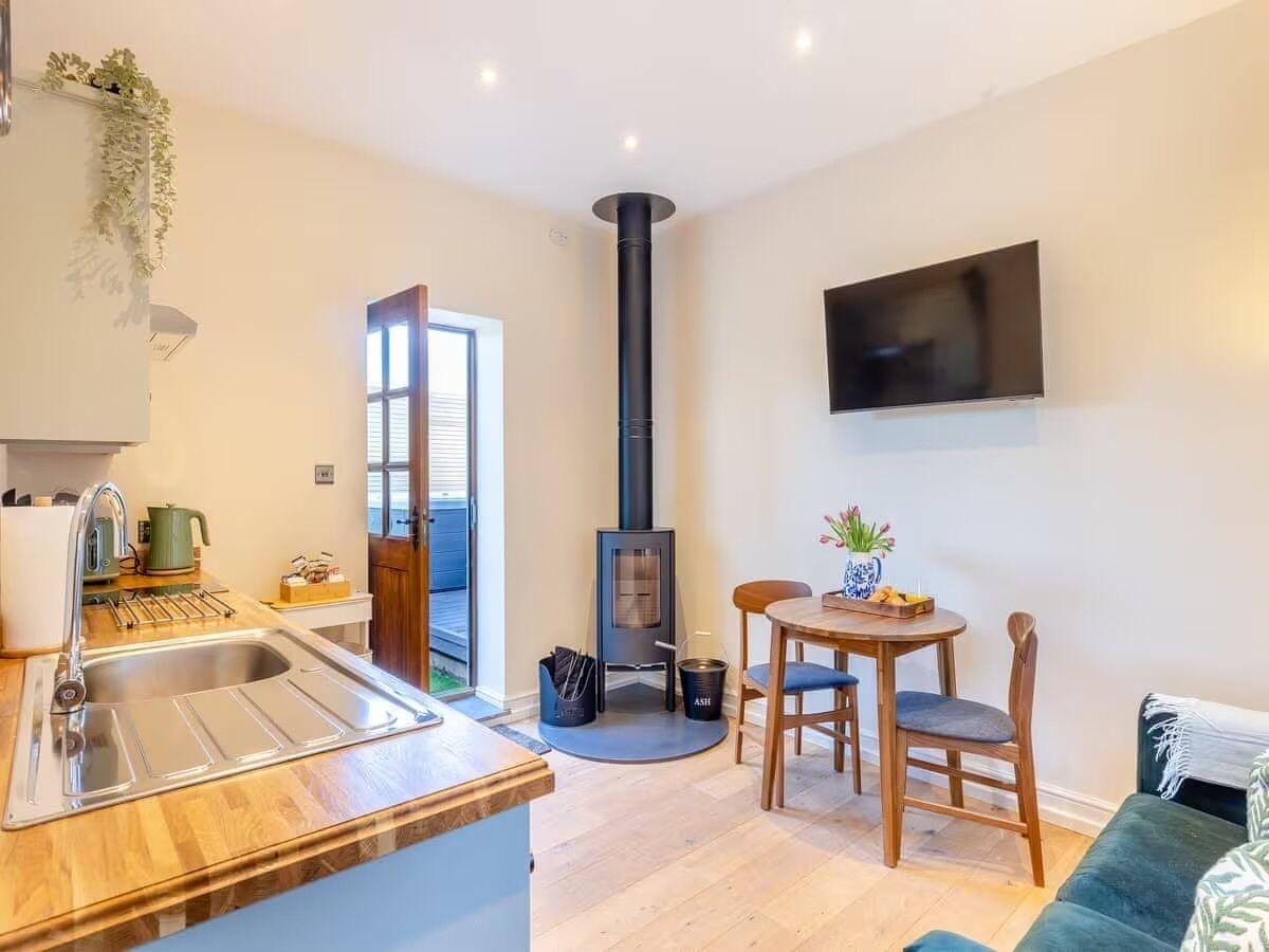 Exclusive Cottage | Living area | TV