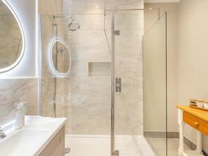 Exclusive Cottage | Bathroom | Free toiletries, bathrobes, towels, soap - Cheshire Barns (Antrobus)