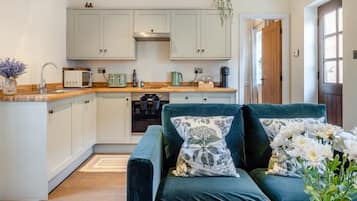 Cottage Premium | Khu phòng khách | TV