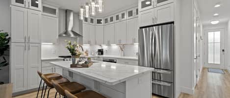 Refrigerador, microondas, horno y parrilla de estufa