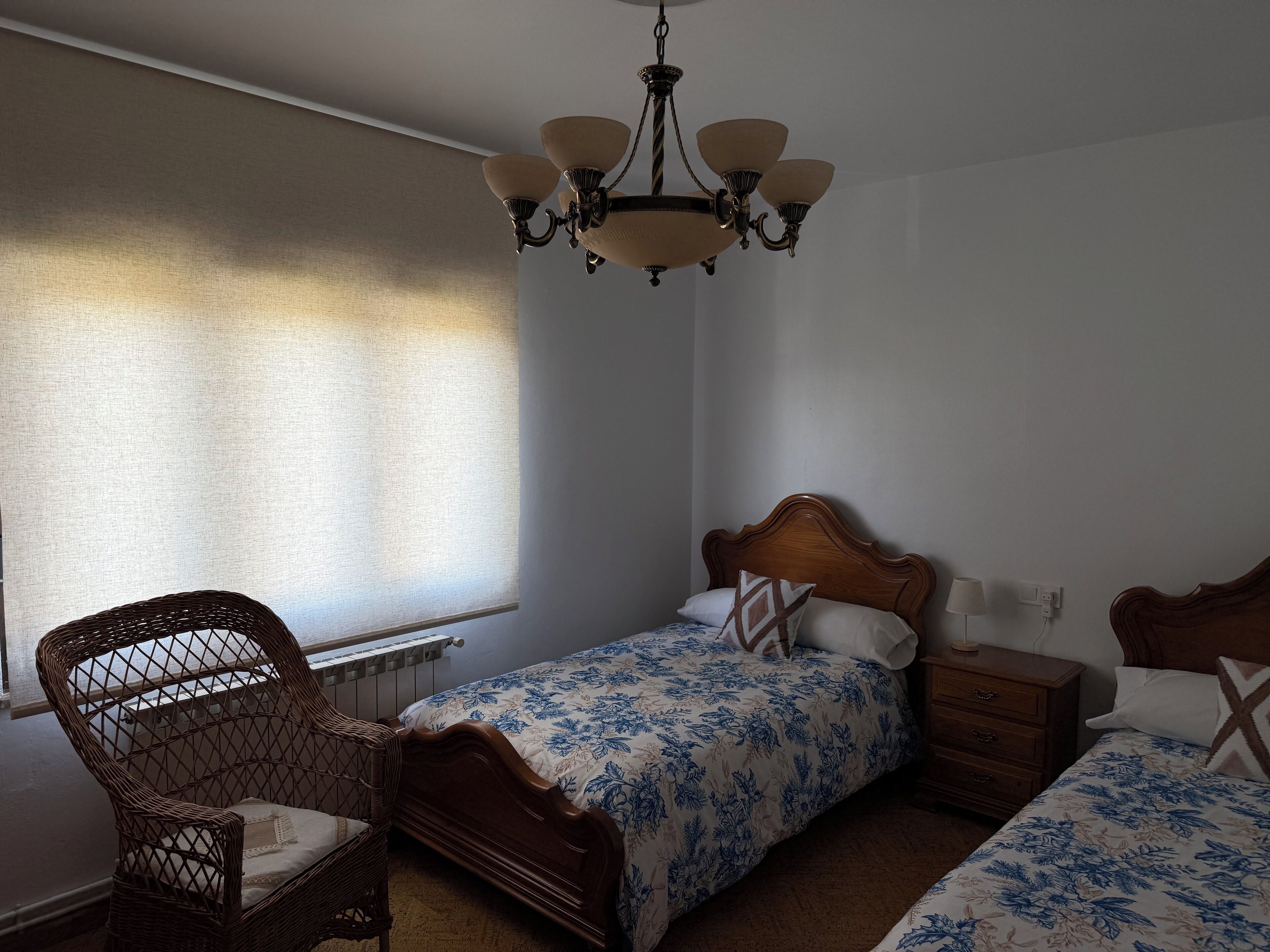 3 slaapkamers, een strijkplank/strijkijzer, gratis wifi, beddengoed