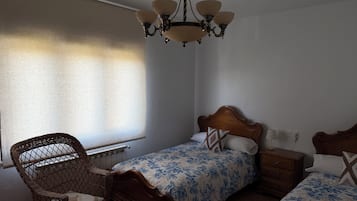 3 slaapkamers, een strijkplank/strijkijzer, gratis wifi, beddengoed