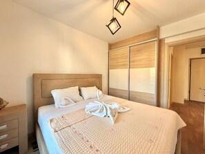 Luxury Apartment, Balcony, City View - LV Central Apartment-Free Parking (Budva)