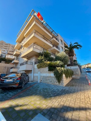 Exterior - LV Central Apartment-Free Parking (Budva)