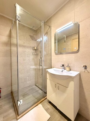 Luxury Apartment, Balcony, City View | Bathroom - LV Central Apartment-Free Parking (Budva)
