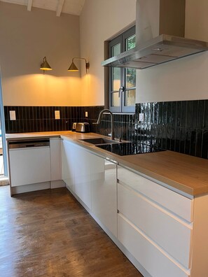 Fridge, microwave, oven, stovetop - Stylish Retreat with Valley Views (Gourdon)
