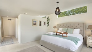 Ferros/tábuas de passar roupa, berço de viagem, Wi-Fi, roupa de cama