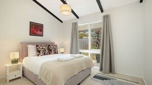 Bügeleisen/Bügelbrett, Reisekinderbett, WLAN, Bettwäsche