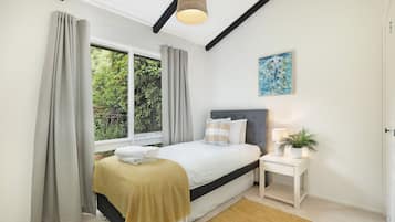 Bügeleisen/Bügelbrett, Reisekinderbett, WLAN, Bettwäsche