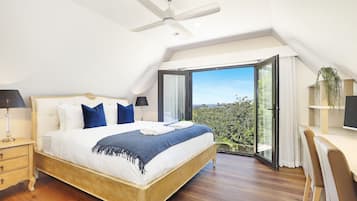 5 Schlafzimmer, Schreibtisch, Bügeleisen/Bügelbrett, Reisekinderbett