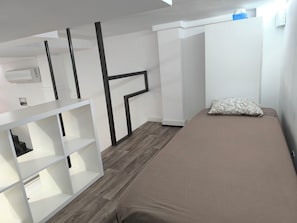 1 bedroom, WiFi, bed sheets - La Casa del Mamut - Viladecans (Viladecans)