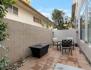 An outdoor patio with a fire pit, two chairs, and a table. - Walk To All- Townhouse in Old Town Scottsdale Right Off Canal (Scottsdale)