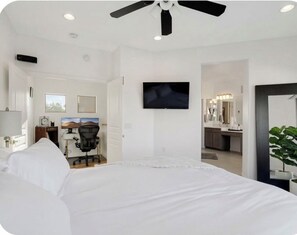 Room - Walk To All- Townhouse in Old Town Scottsdale Right Off Canal (Scottsdale)