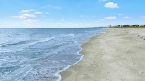A beach with a sandy shore and ocean waves. - Amazing  condo in fabulous Longboat Key with full beach and sunset views (Longboat Key)