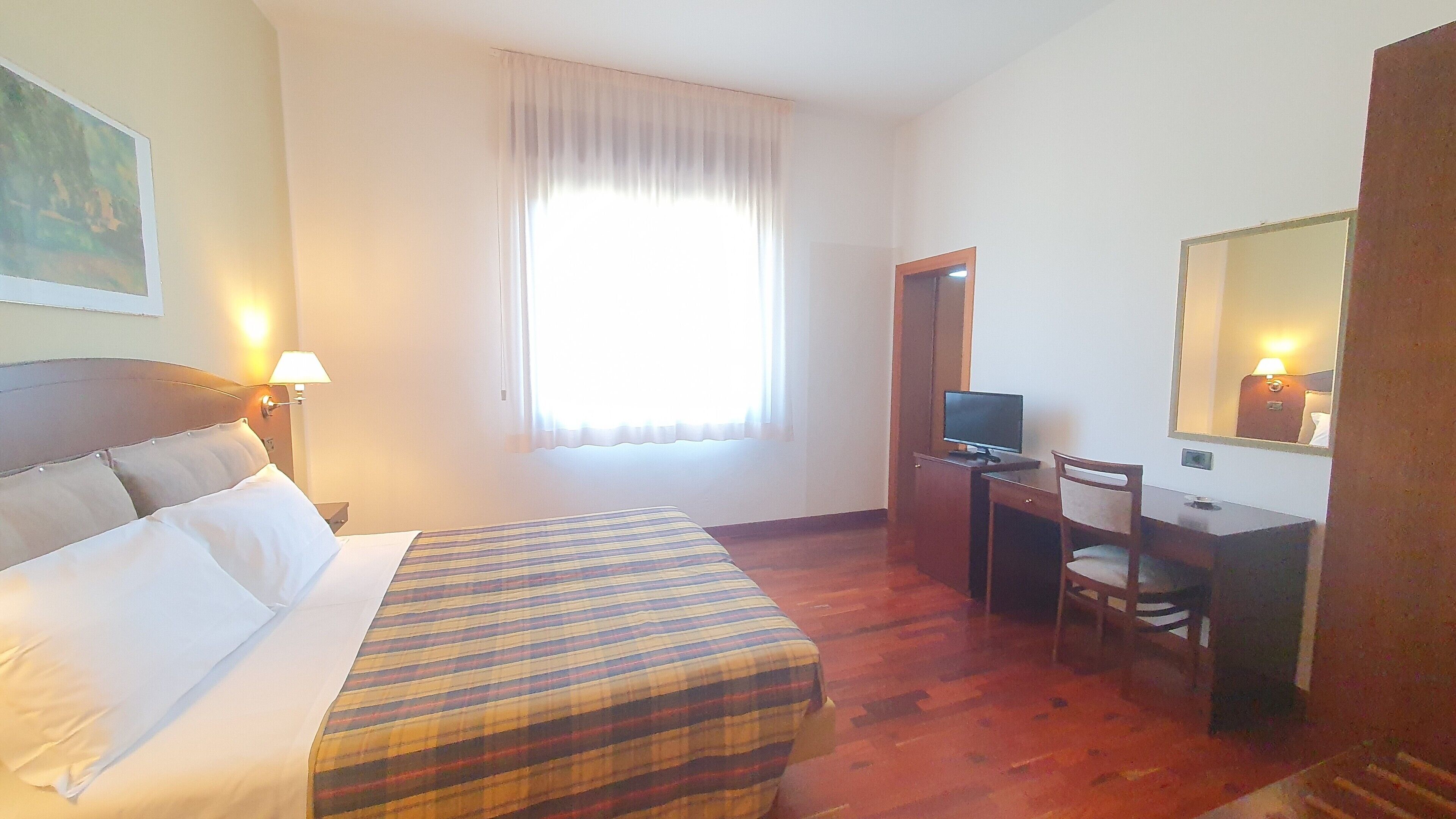 Habitación básica con 1 cama matrimonial o 2 individuales | Wifi gratis 