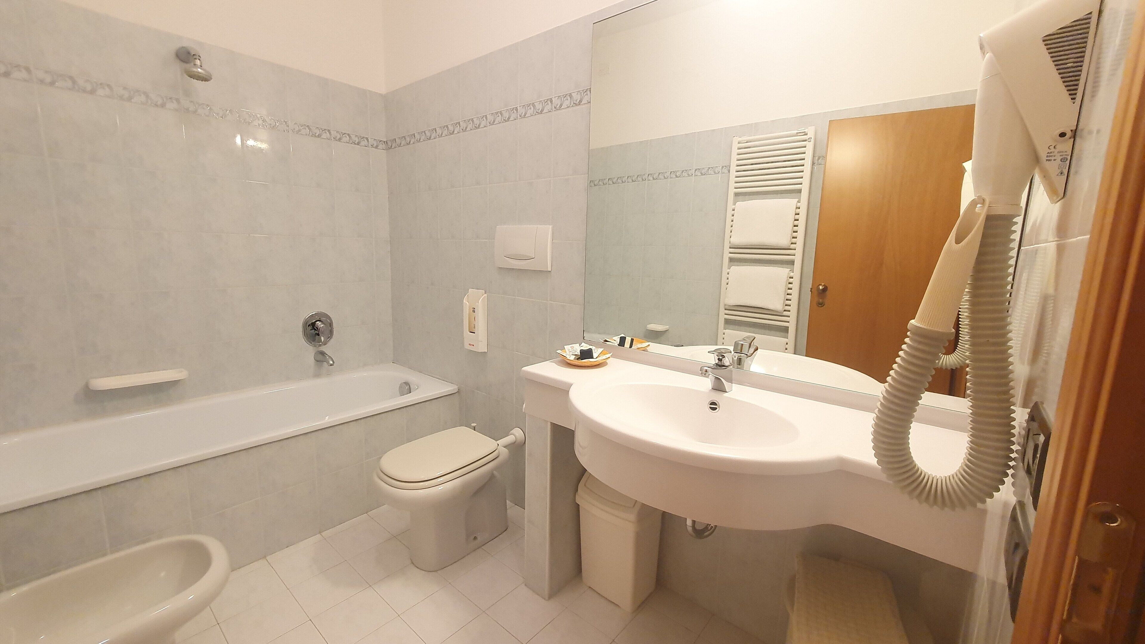 Chambre Triple Classique | Salle de bain