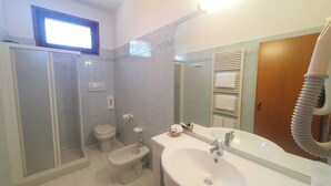 A bathroom with a toilet, bidet, sink, and a towel rack. - Agriturismo Gli Ulivi (Predappio)