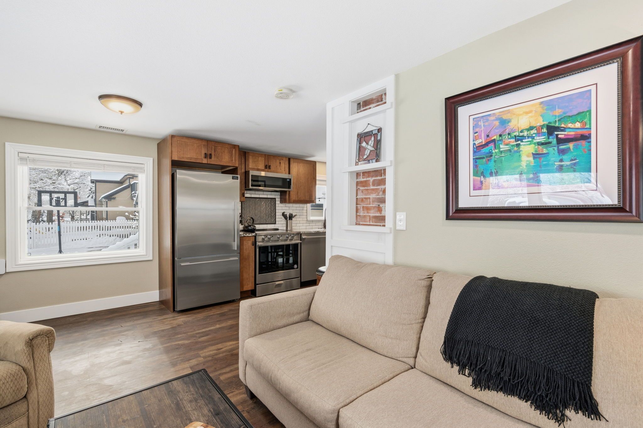 Rumah, Beberapa Tempat Tidur, patio, pemandangan kebun (855 N Grant Ave) | Area keluarga | Perapian