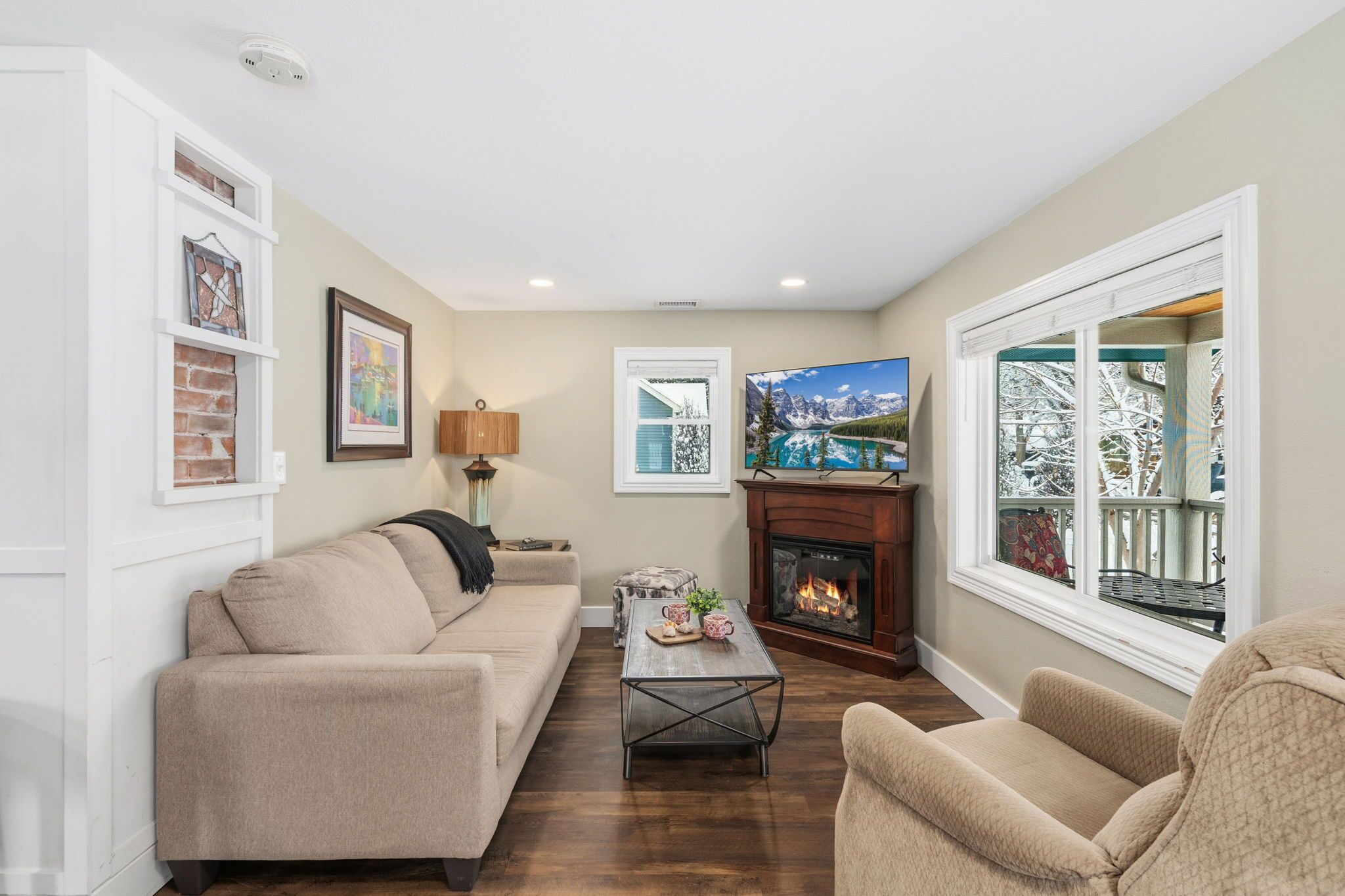 House, Multiple Beds, Patio, Garden View (855 N Grant Ave) | Living area | Fireplace