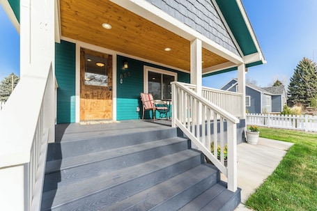 Terrace/patio. Kanons Kottage Downtown Retreat Near Rmnp
