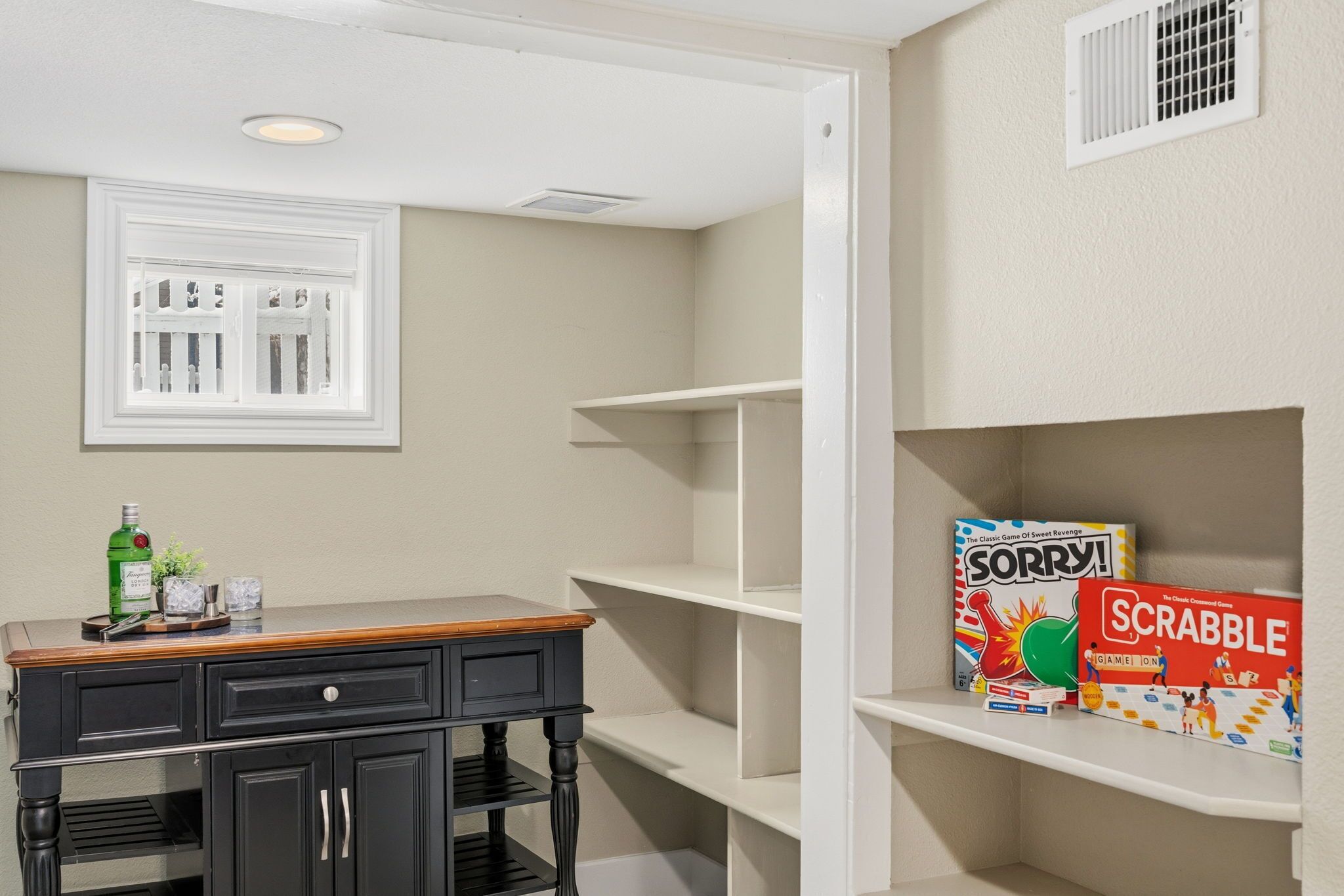 House, Multiple Beds, Patio, Garden View (855 N Grant Ave) | Interior