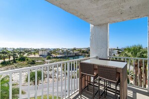 公寓客房, 多張床 (Dolphin Point #406A) | 室外用餐