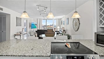 Condo, Multiple Beds (Dolphin Point #406A) | Private kitchen
