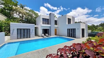 Piscina externa, piscina aquecida