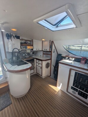 Private kitchen - Dream Catamaran - 3 cabin with AC, large shower, beautiful views (Key West)