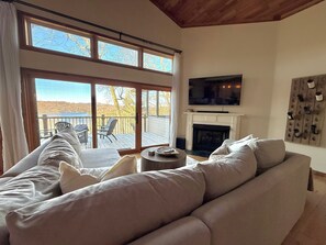 Télévision, cheminée