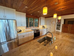 Mikrowelle, Ofen, Herdplatte, Geschirrspüler