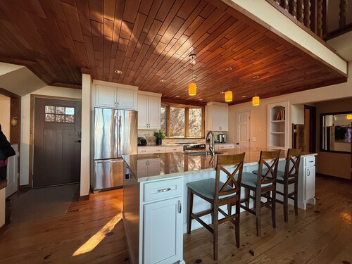 Glenville Lakehouse with Amazing View! 3 bedrooms, elegant & family-friendly!