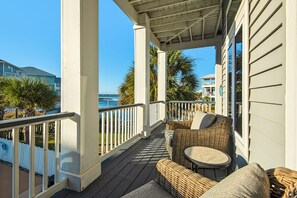 Terrace/patio - 🌊6BR Waterfront Home | Private Pool + Game Room | Sleeps 14 | Ocean Overlook🌊 (Navarre)