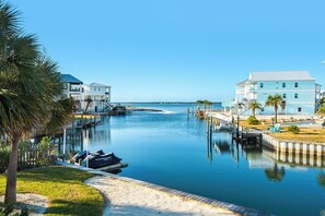 Marina - 🌊6BR Waterfront Home | Private Pool + Game Room | Sleeps 14 | Ocean Overlook🌊 (Navarre)