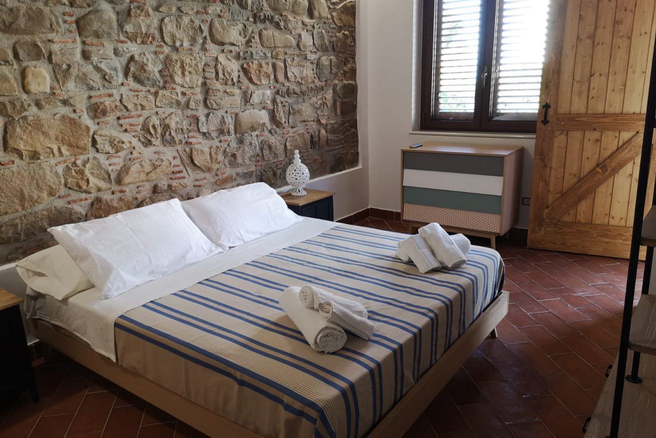 1 Schlafzimmer, Schreibtisch, Bügeleisen/Bügelbrett, Reisekinderbett