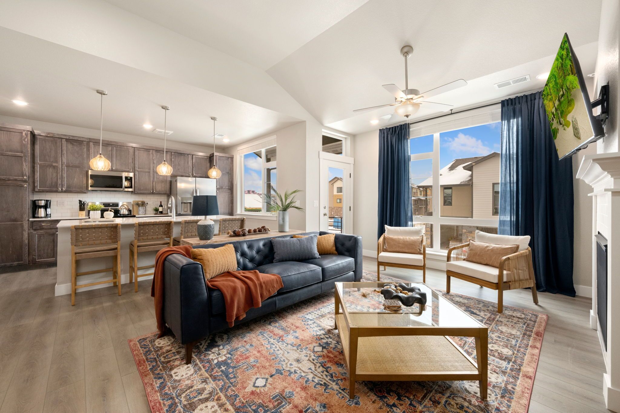 公寓式客房, 多张床, 阳台 (974 Landmark Way #5 - 28-night min) | 起居区