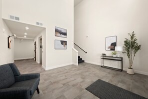 公寓客房, 多張床, 陽台 (974 Landmark Way #5 - 28-night min) | 住宿內部