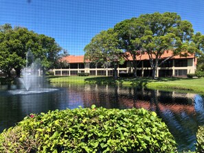 Exterior - 2 bedroom condo in Venice FL overlooking the 2nd hole at Capri Isles Golf course (Venice)