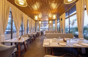 Reception - Hotel Aarya Inn (Anjar)