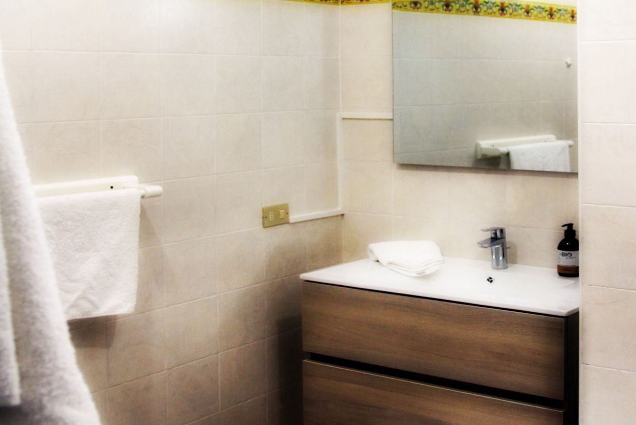 Ducha, secador de pelo, bidet, toallas