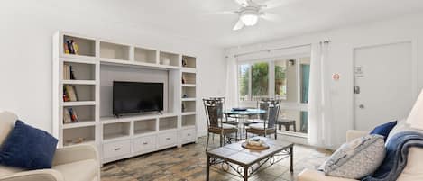 Leilighet – comfort, bassengutsikt | Oppholdsområde