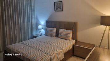 Iron/ironing board, Internet, bed sheets