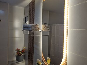 Hair dryer, towels, soap, toilet paper - Escapade urbaine à Sfax - Comfort and tranquility at home (Sfax)