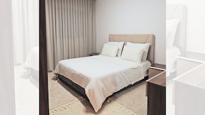 2 bedrooms, iron/ironing board, internet, bed sheets