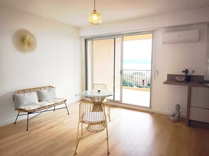 Interior - Bright studio with sea view in Ajaccio (Ajaccio)