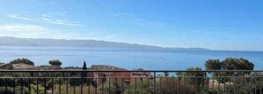 Property grounds - Bright studio with sea view in Ajaccio (Ajaccio)