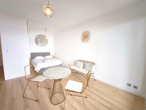 1 chambre, fer et planche à repasser, Wi-Fi, draps fournis