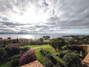Property grounds - Bright studio with sea view in Ajaccio (Ajaccio)